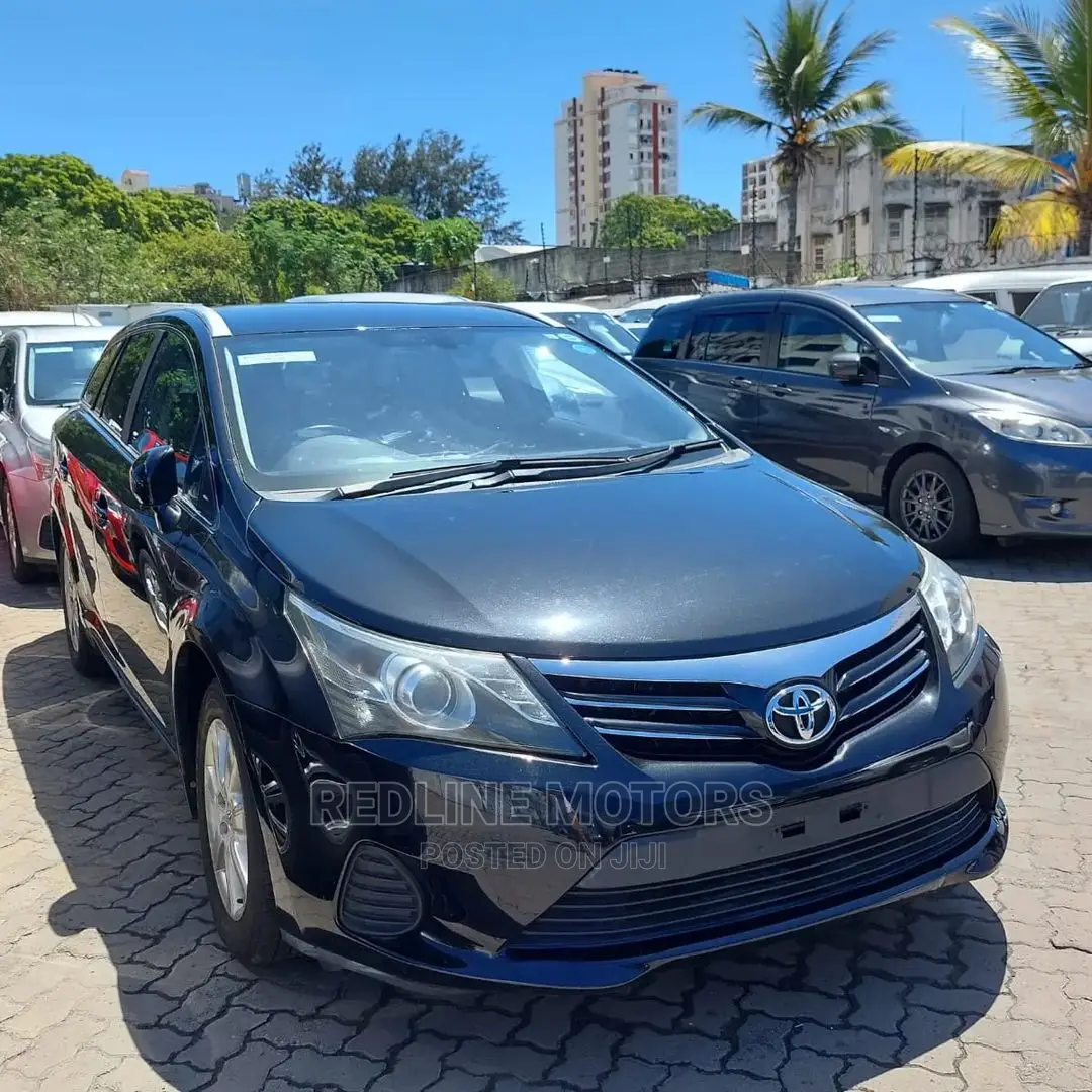 Toyota Avensis 2016 Blue