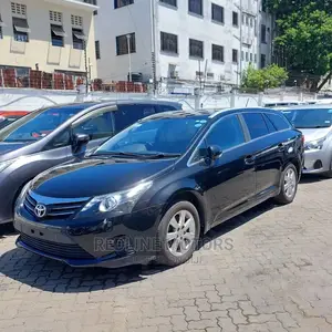 Toyota Avensis 2016 Blue