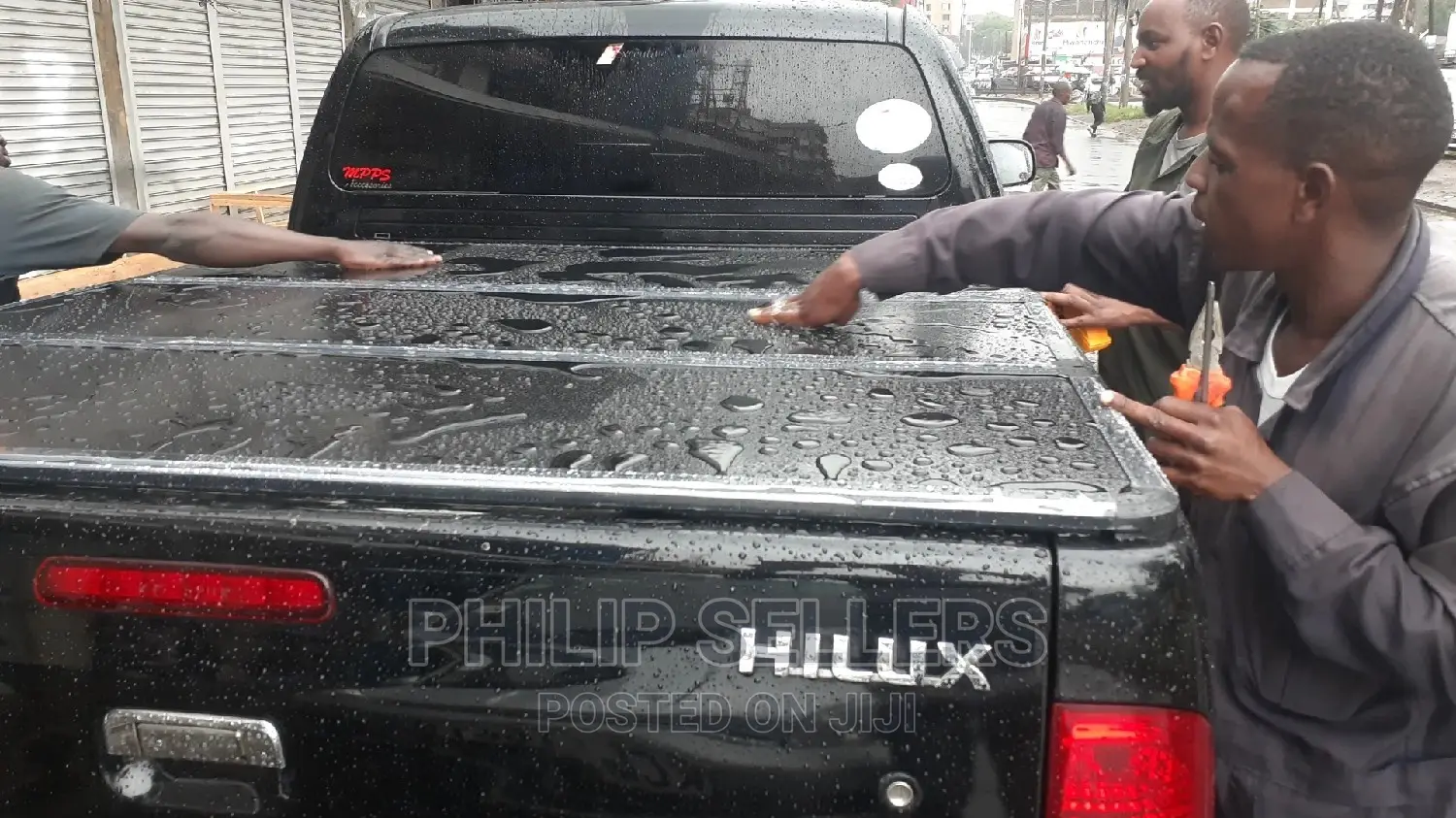 Continuous Tonneau Cover to Fit Toyota Hilux