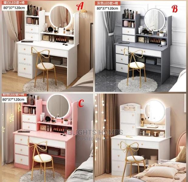 *Minimalist Make-Up/Dressing Table - main view