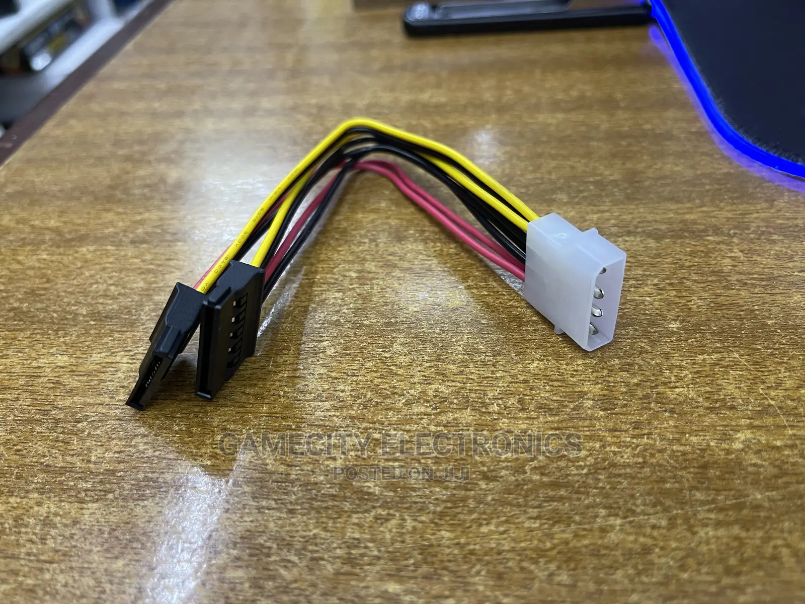 Molex to Dual Sata Power Adapter Splitter