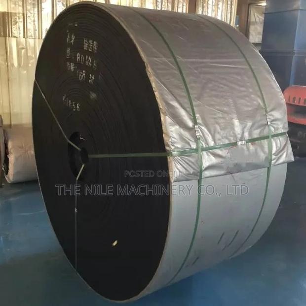 B650 Cleated Rubber Fabric Ribbed EP Chevron Conveyor Belt - main view
