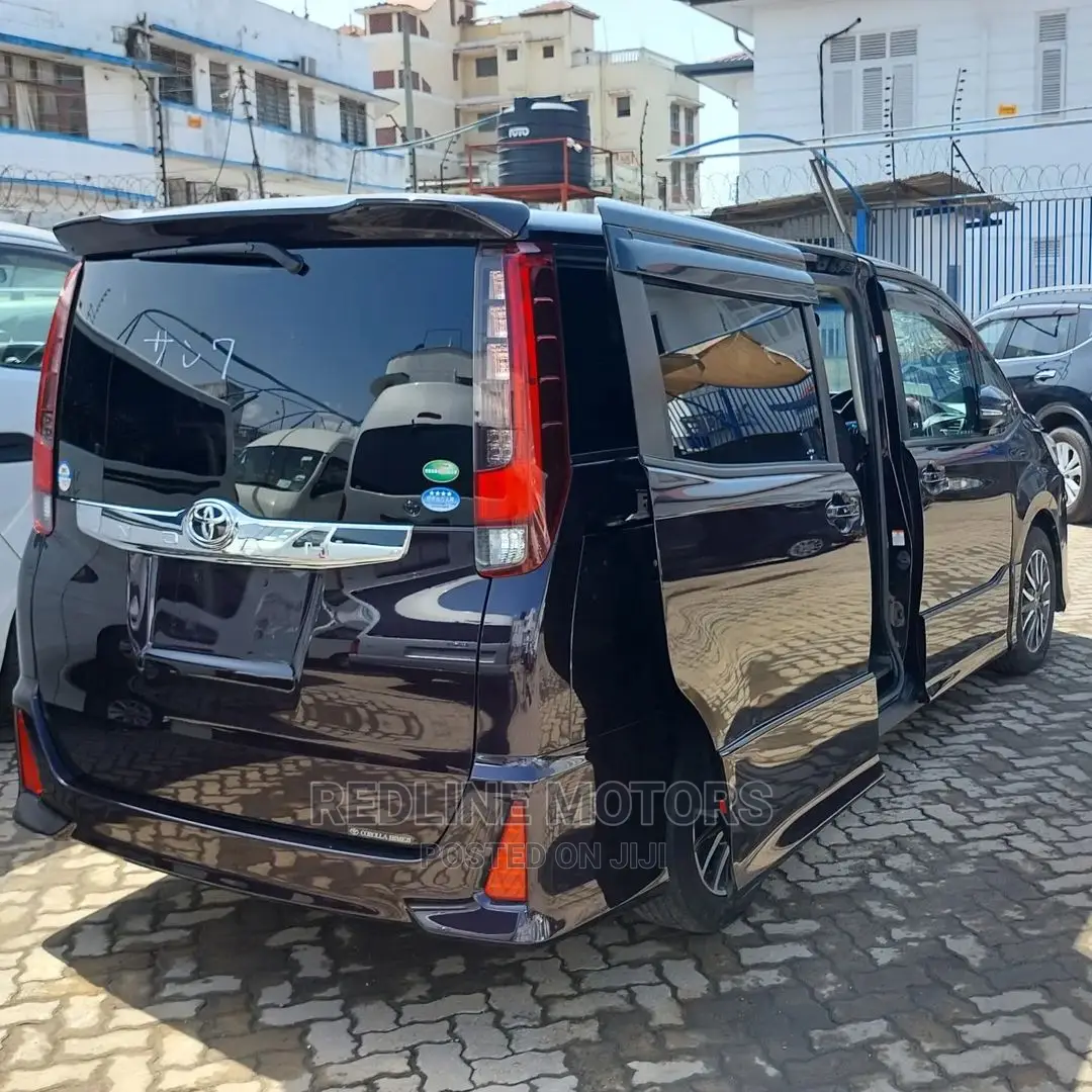 Toyota Noah 2016 Brown