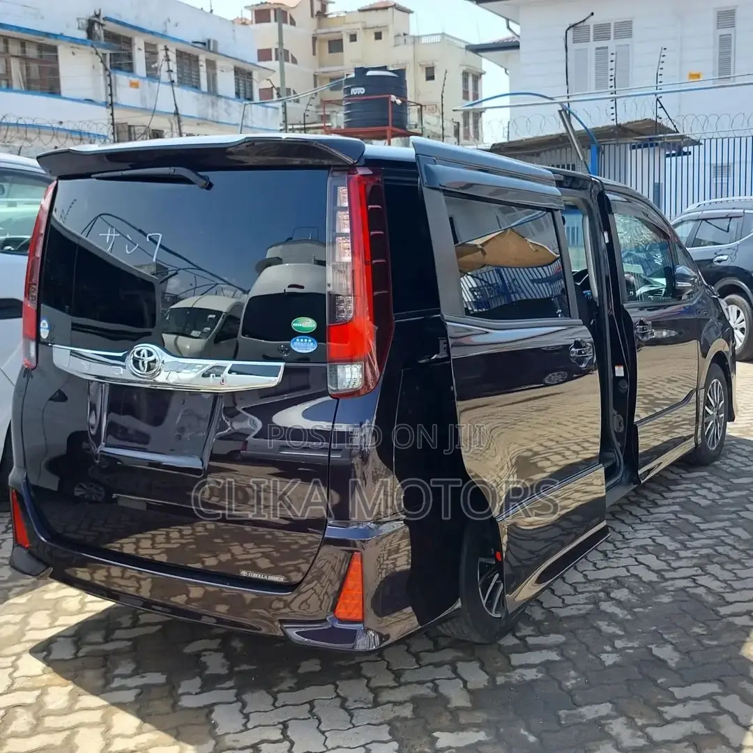Toyota Noah 2016 Brown