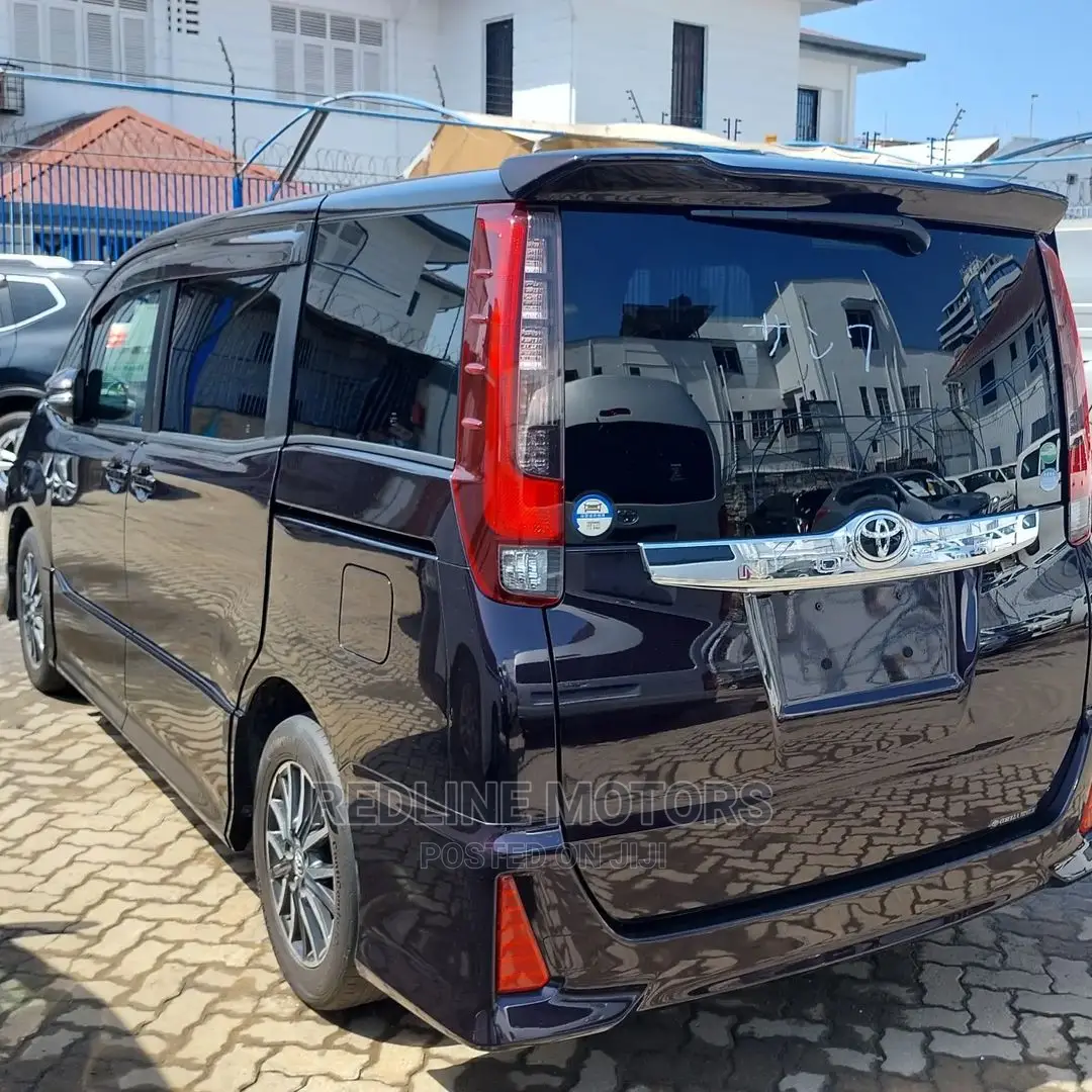 Toyota Noah 2016 Brown