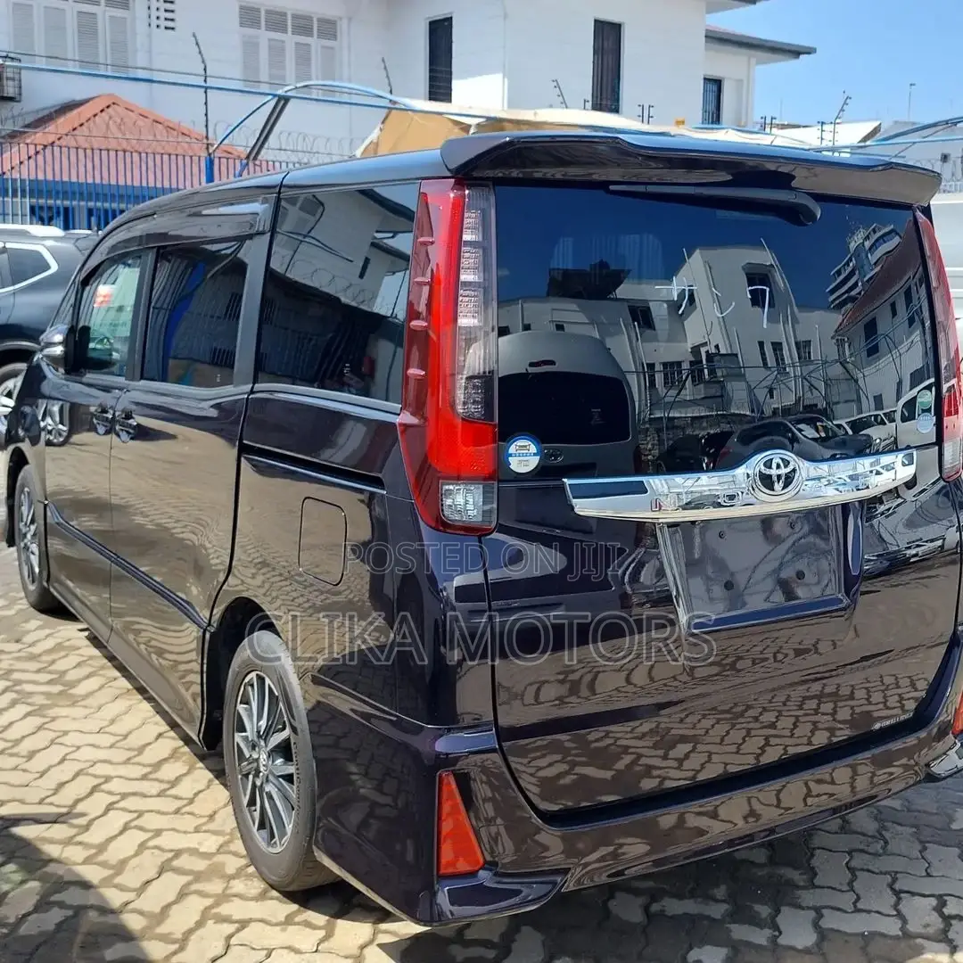 Toyota Noah 2016 Brown