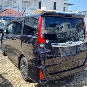 Toyota Noah 2016 Brown