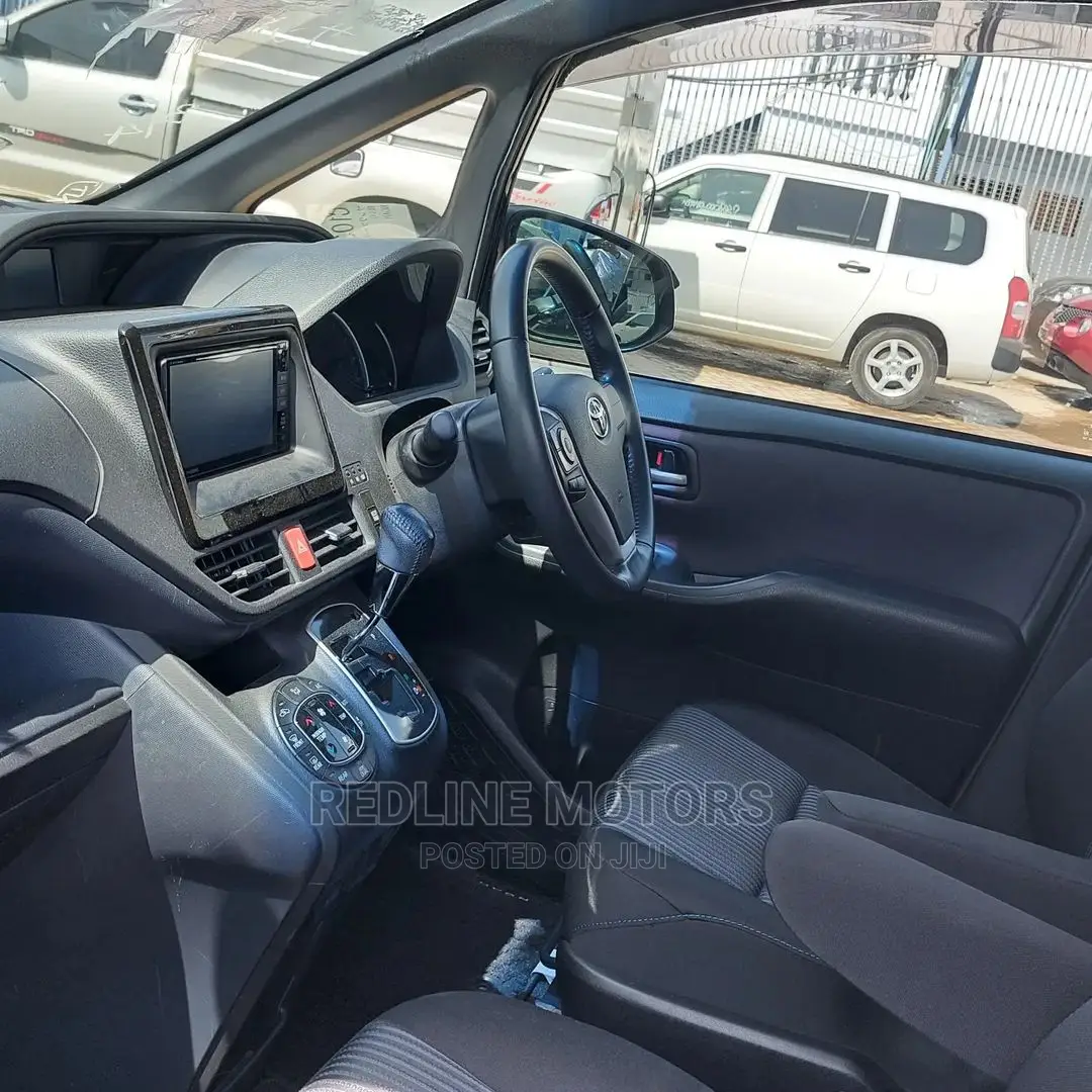 Toyota Noah 2016 Brown