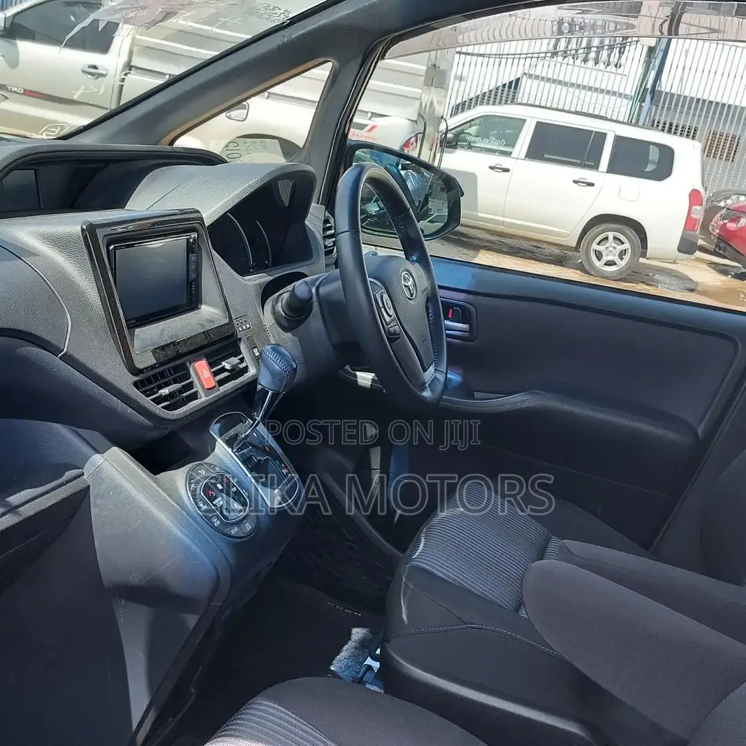 Toyota Noah 2016 Brown
