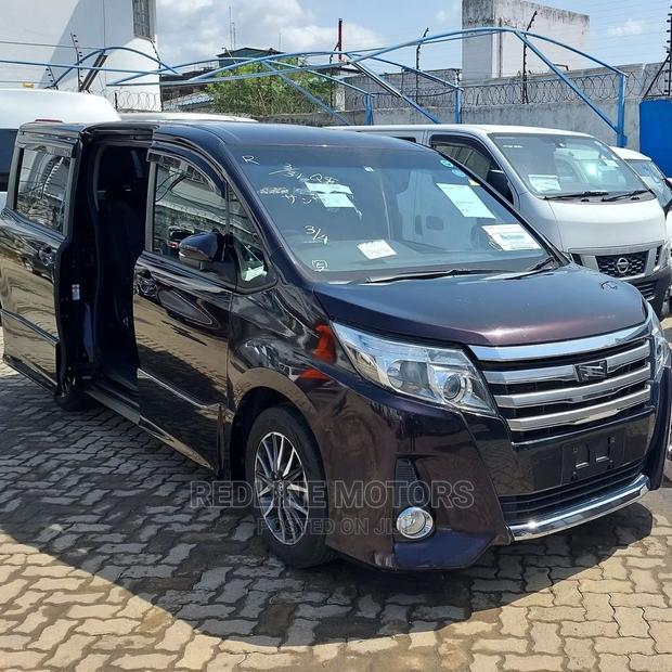 Toyota Noah 2016 Brown