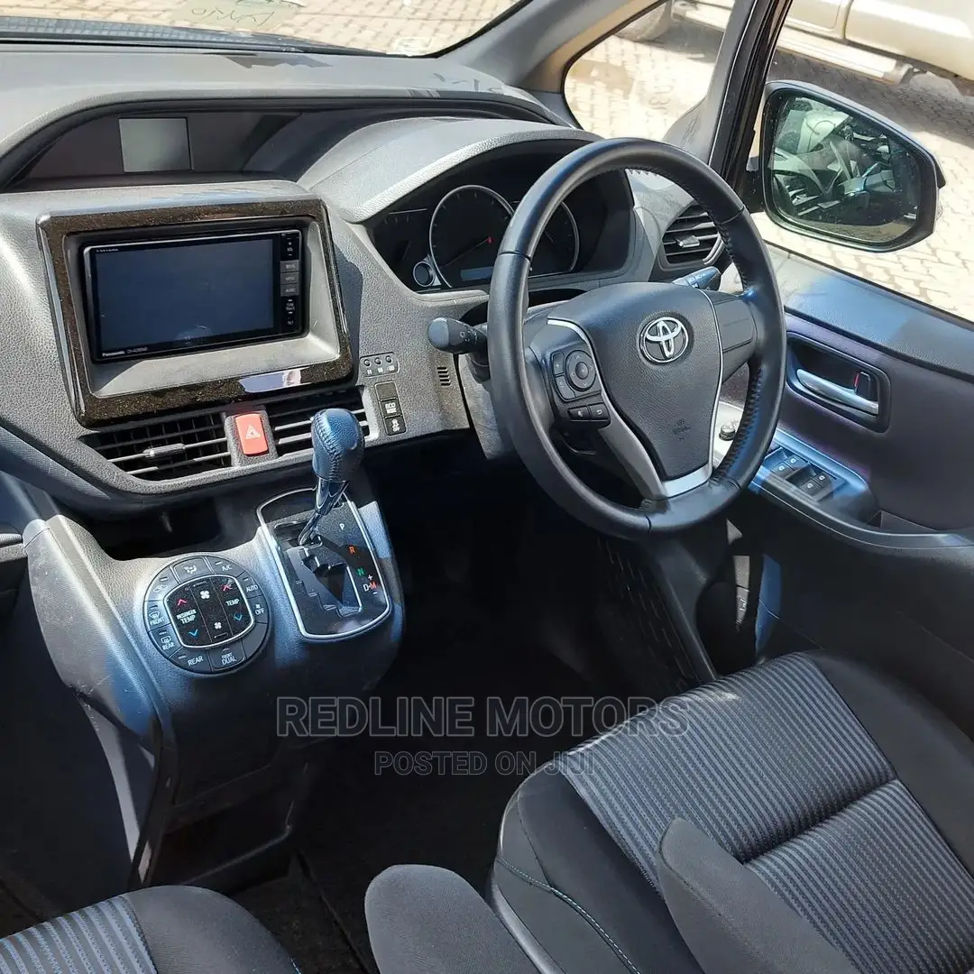 Toyota Noah 2016 Brown