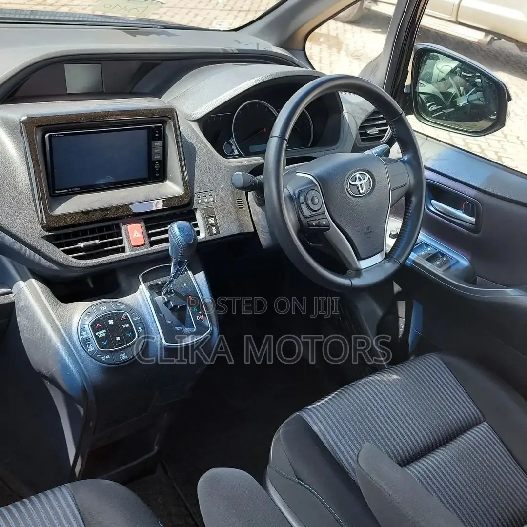 Toyota Noah 2016 Brown