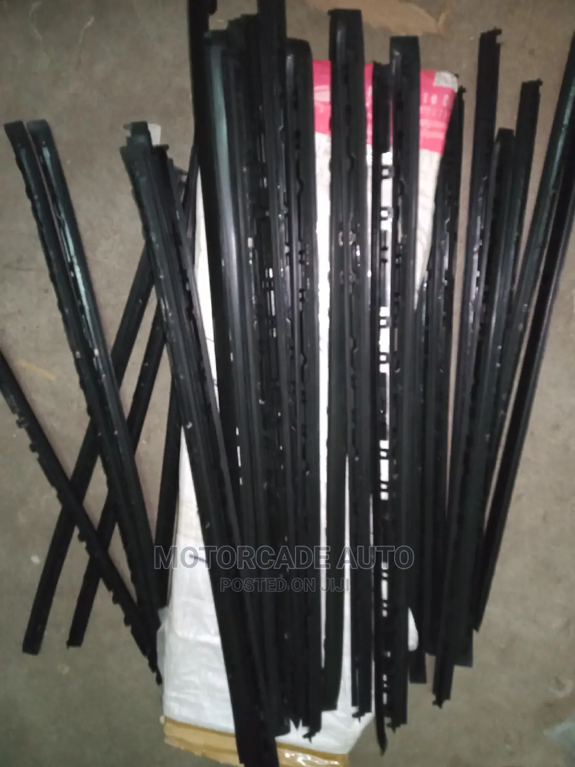 Land Cruiser Prado Grj 150 Windscreen Moulding