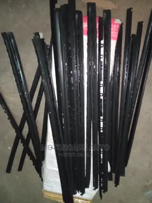 Land Cruiser Prado Grj 150 Windscreen Moulding