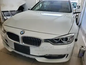 BMW 320i 2015 Off White