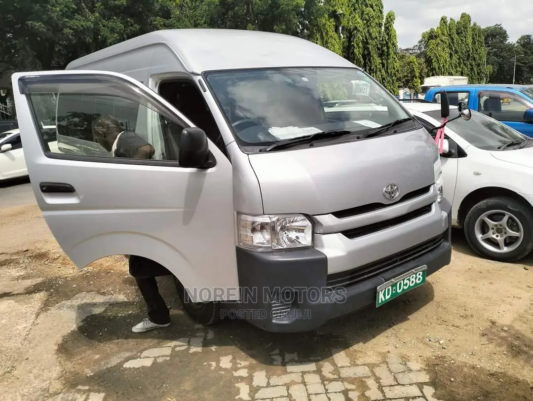 Toyota HiAce 2015 Silver