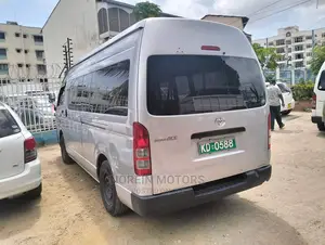 Toyota HiAce 2015 Silver
