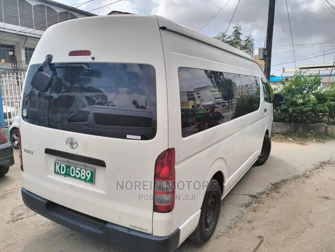 Toyota HiAce 2015 Silver
