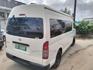 Toyota HiAce 2015 Silver