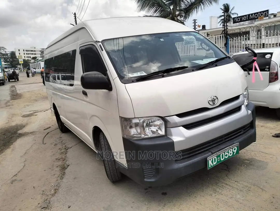 Toyota HiAce 2015 Silver