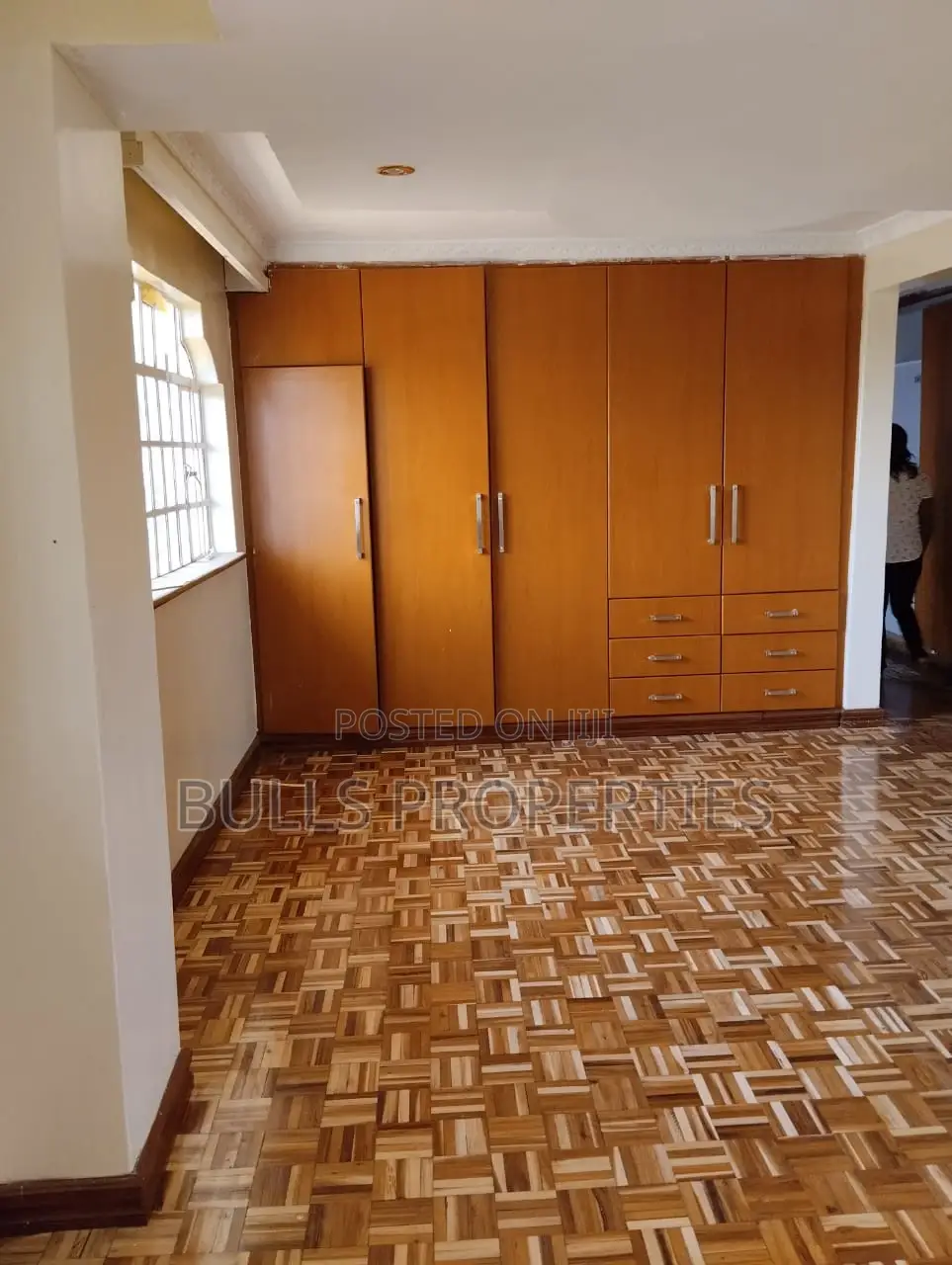 5bdrm Mansion in Garden Estate /Thome for sale