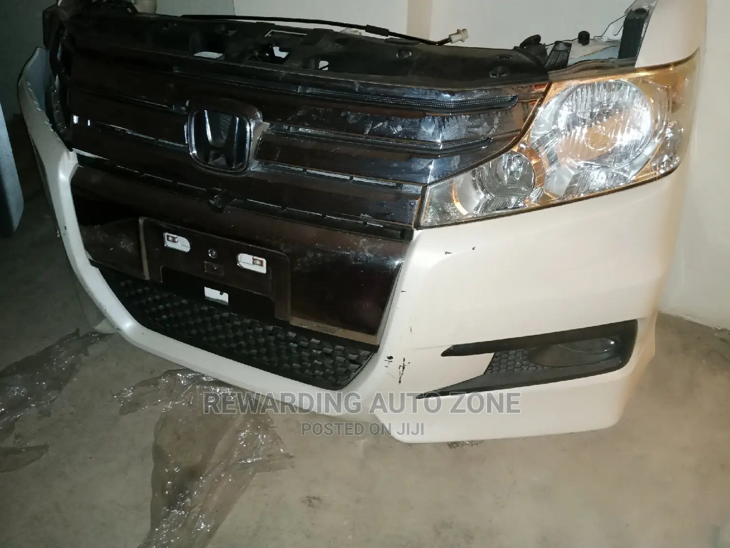 Honda Step Wagon 2013 Nosecut.