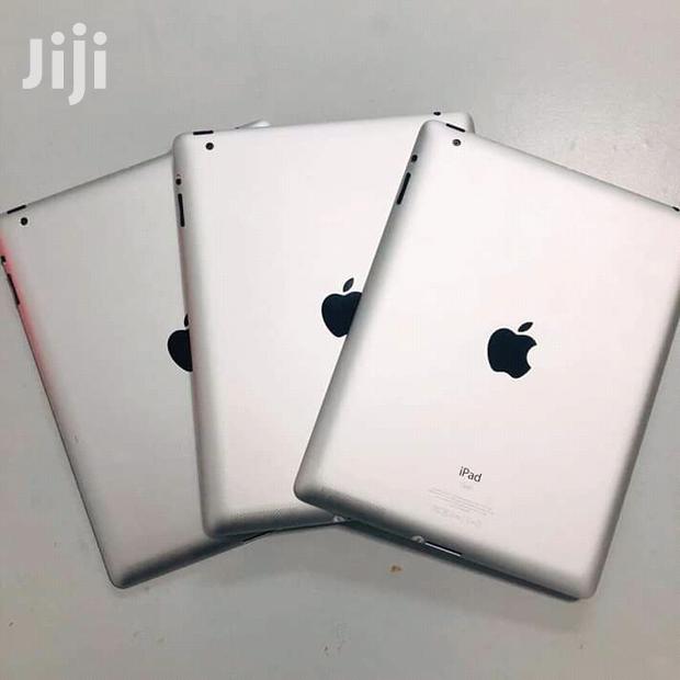 Apple iPad 2 Wi-Fi 16 GB Silver - main view