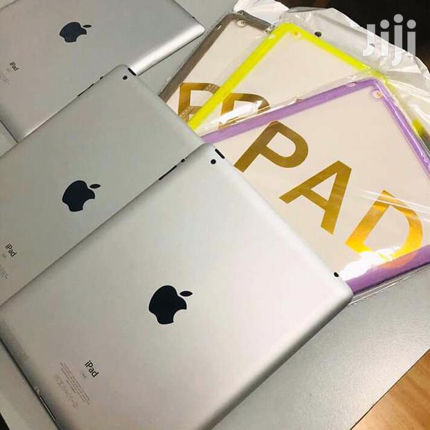 Apple iPad 2 Wi-Fi 16 GB Silver - main view