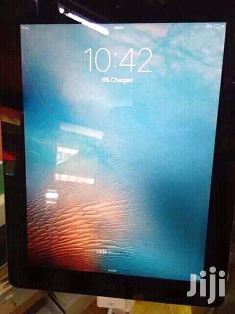 Apple iPad 2 Wi-Fi 16 GB Silver - main view