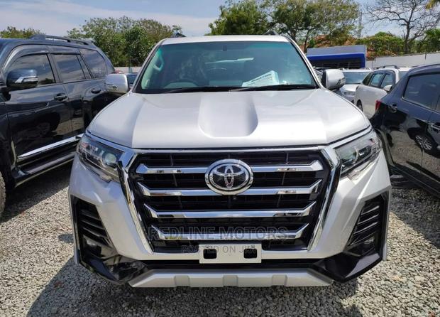 Toyota Land Cruiser Prado 2.8 2017 Silver