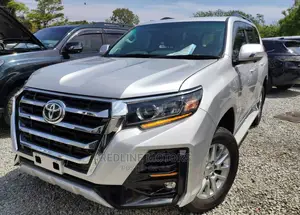 Toyota Land Cruiser Prado 2.8 2017 Silver