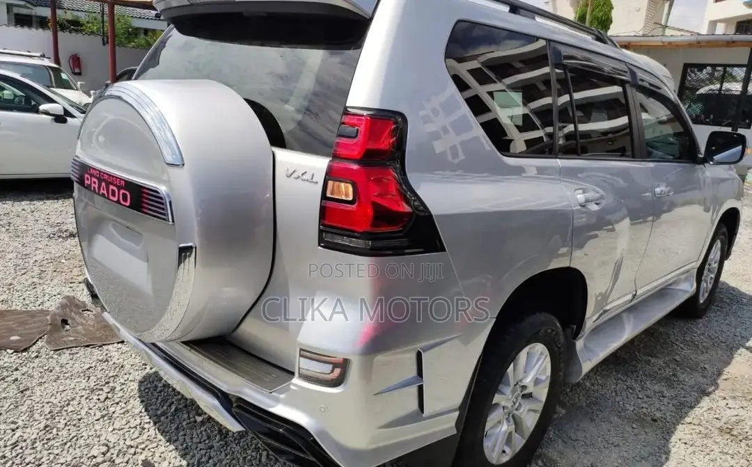 Toyota Land Cruiser Prado 2.8 2017 Silver