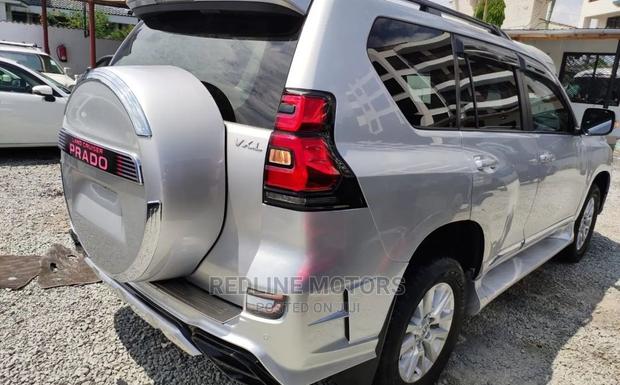 Toyota Land Cruiser Prado 2.8 2017 Silver - thumbnail 6