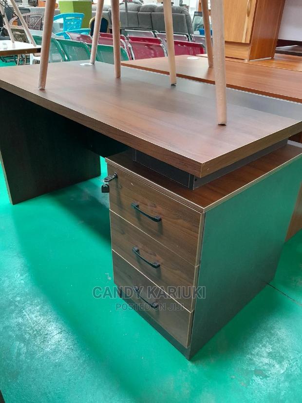 Spacious 1.4m Office Desk