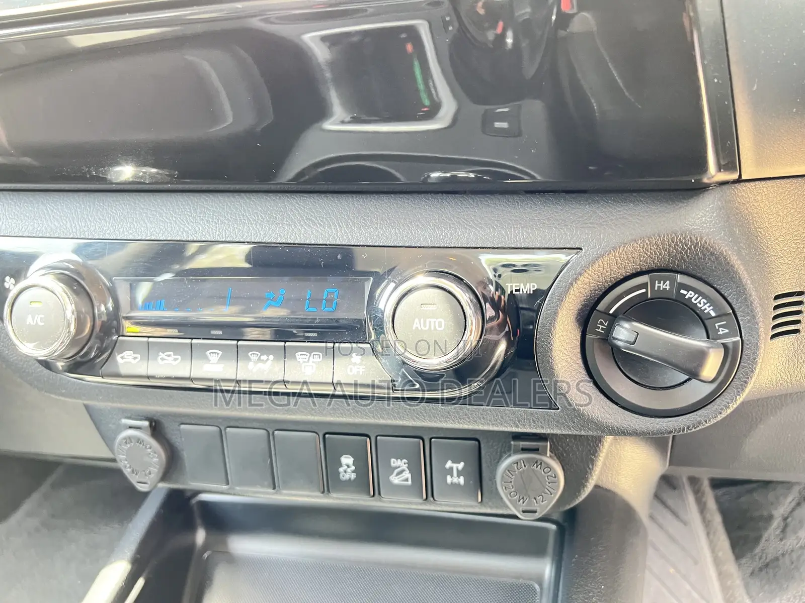 Toyota Hilux 2018 Black