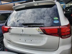Mitsubishi Outlander 2016 Off White