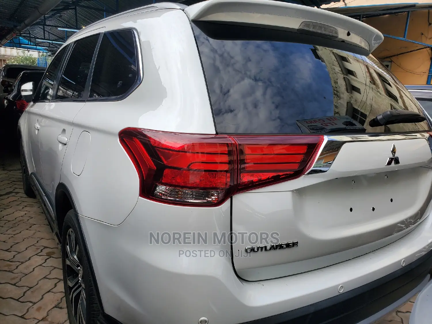 Mitsubishi Outlander 2016 Off White