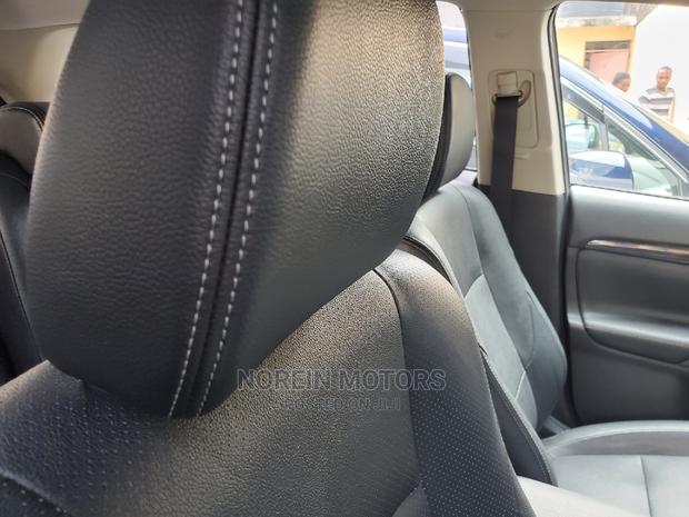 Mitsubishi Outlander 2016 Off White - thumbnail 10