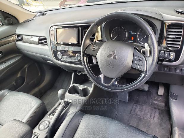Mitsubishi Outlander 2016 Off White - thumbnail 12