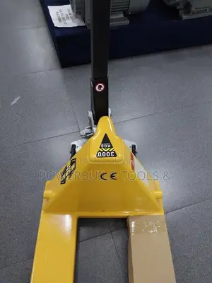 Hisaki 3 Tonne Pallet Truck Narrow Base 550mm