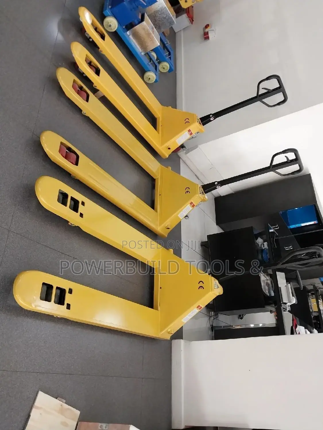 3tonne Hisaki Pallet Truck Wide Base 685mm