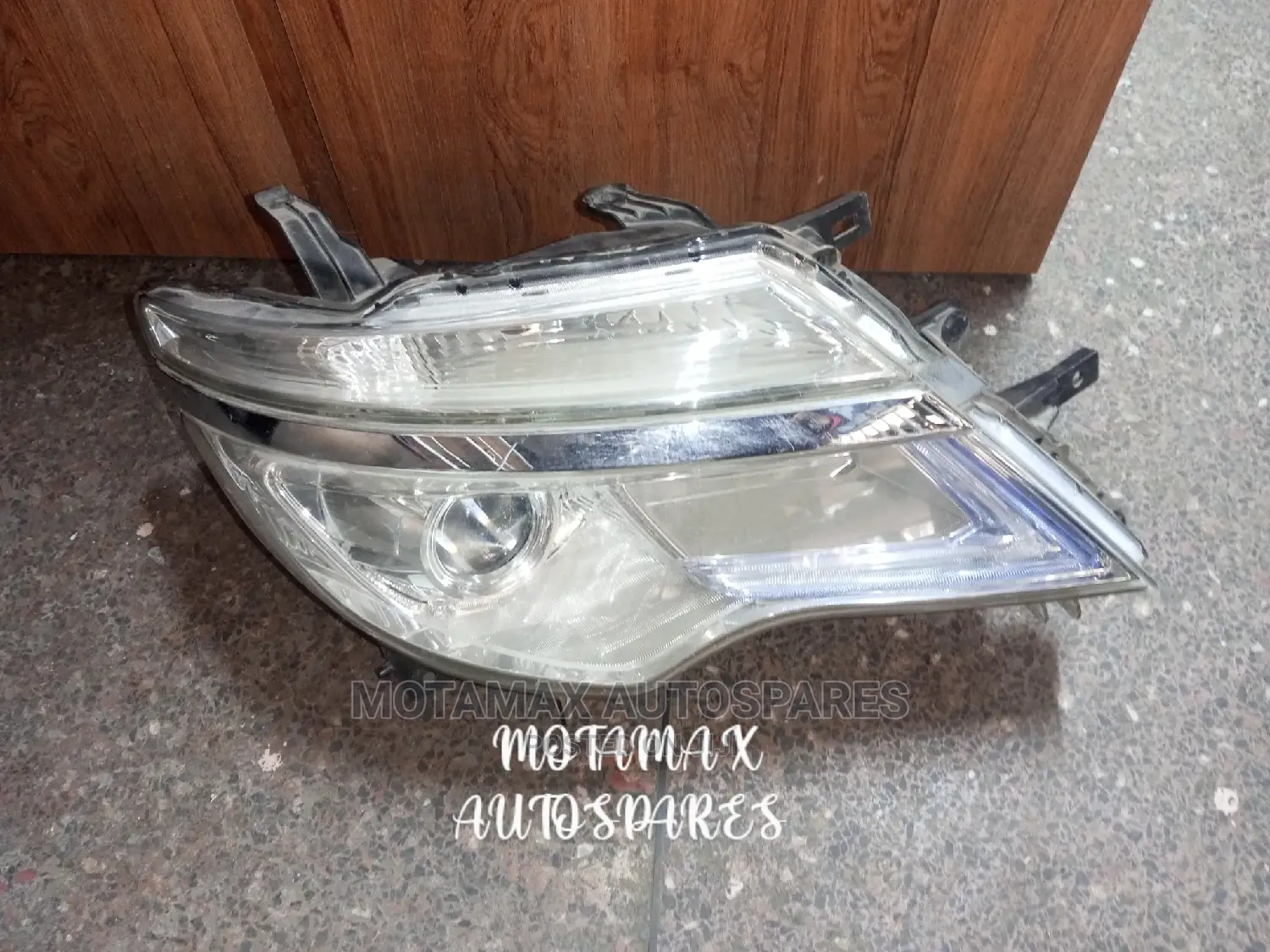Nissan Serena 2015 Headlight