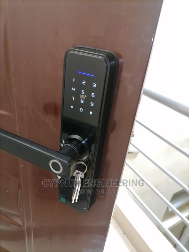Smart Fingerprint Lock for Airbnb - main view