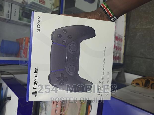 Playstation 5 Dualsense Wireless Controller - main view