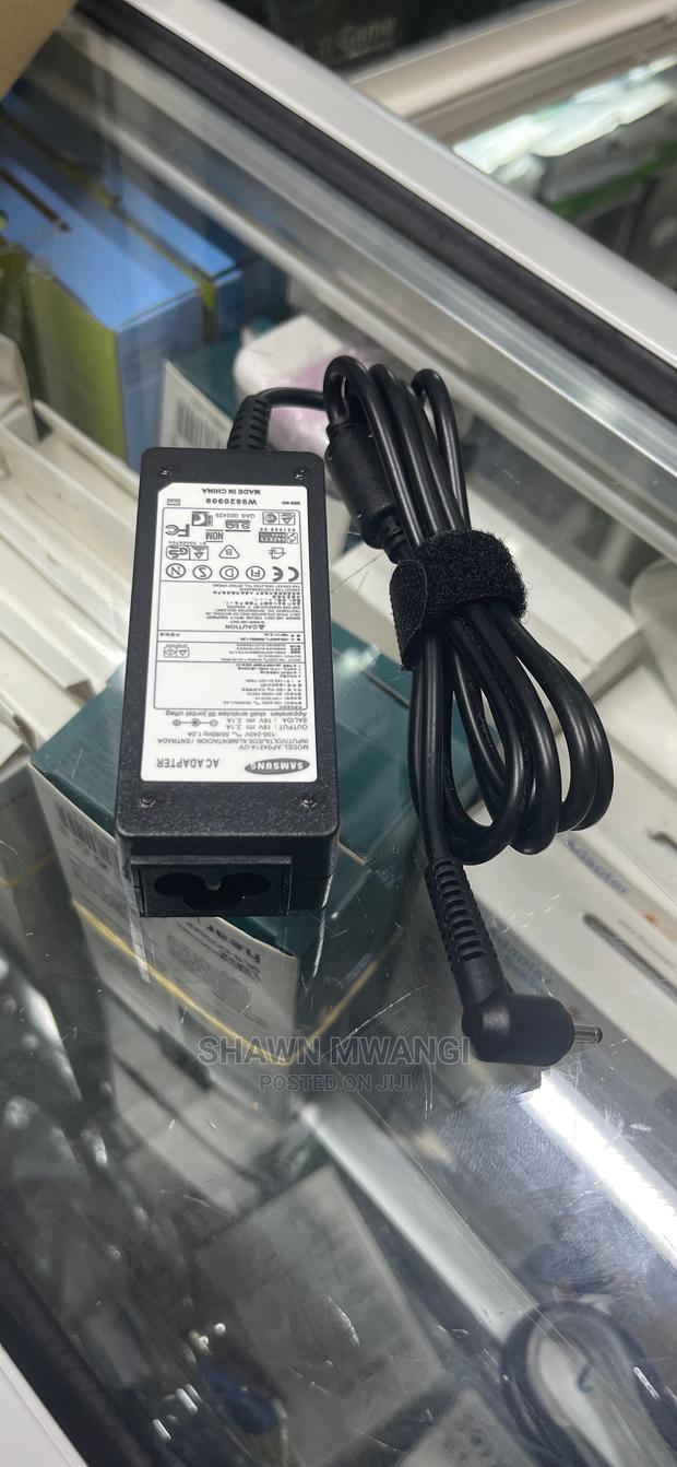 Original Samsung Adapters Small Pin 19v 2.1A 40w