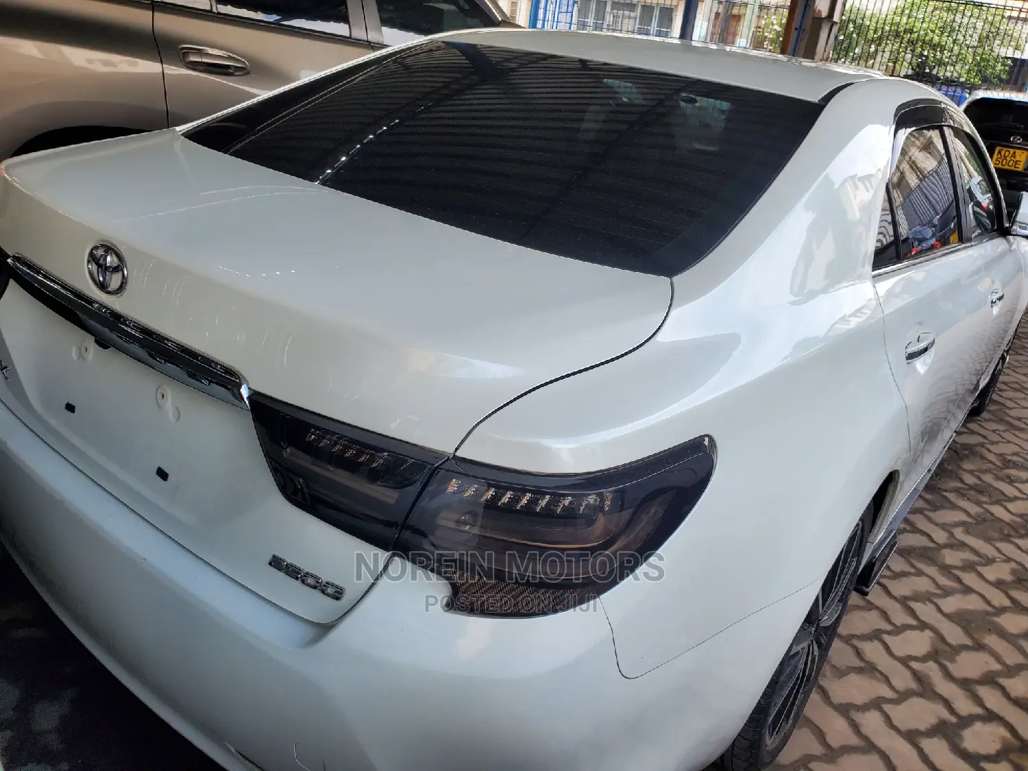Toyota Mark X 2015 Off white