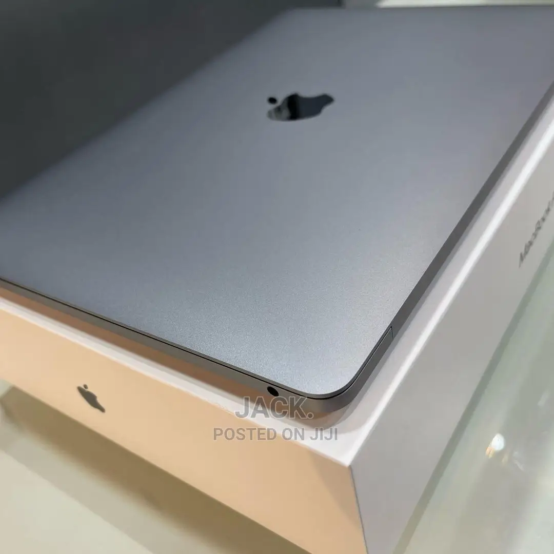 Laptop Apple MacBook Pro 2022 M2 8GB Apple M2 SSD 256GB