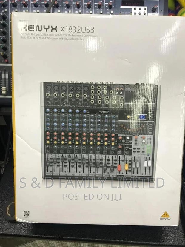 Behringer Xenyx X1832USB Mixer With USB and Effects