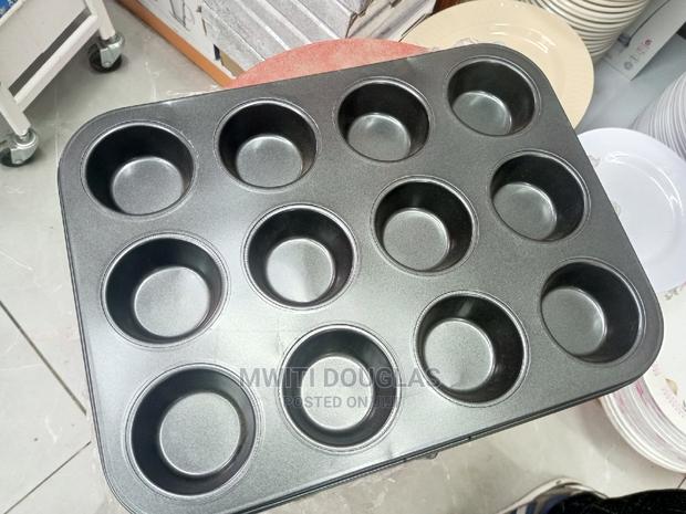 12 Slots Muffin Cake Tins - thumbnail 2