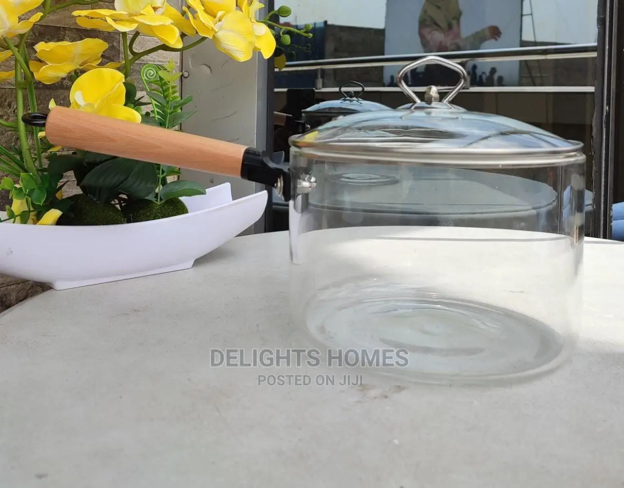Glass Heat Resistant Pot With Wooden Handle